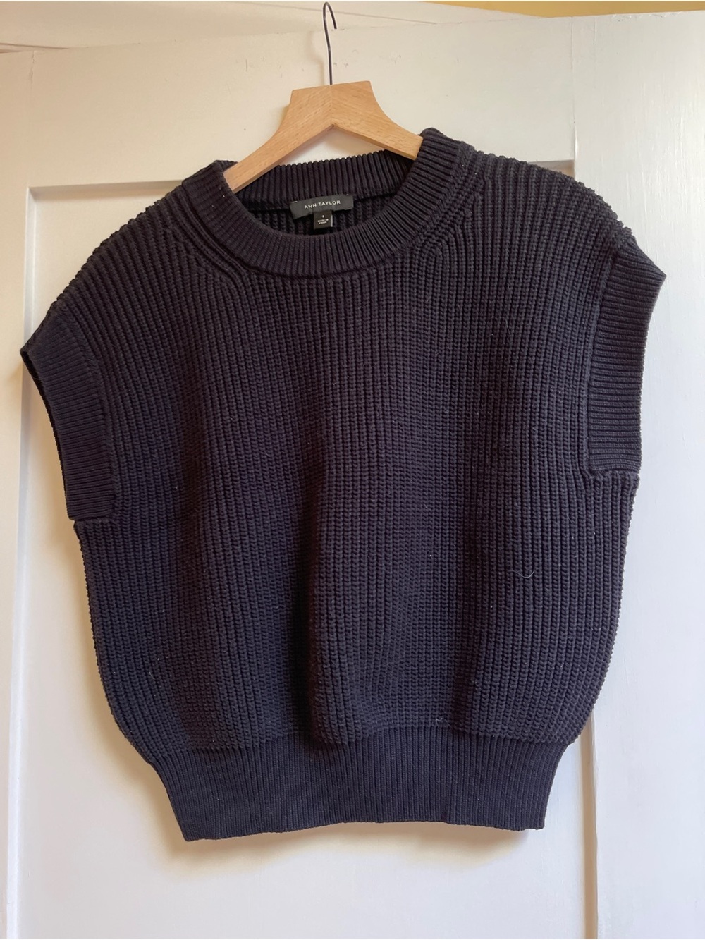 Ann Taylor Dark Black Ribbed Knit Sleeveless Vest